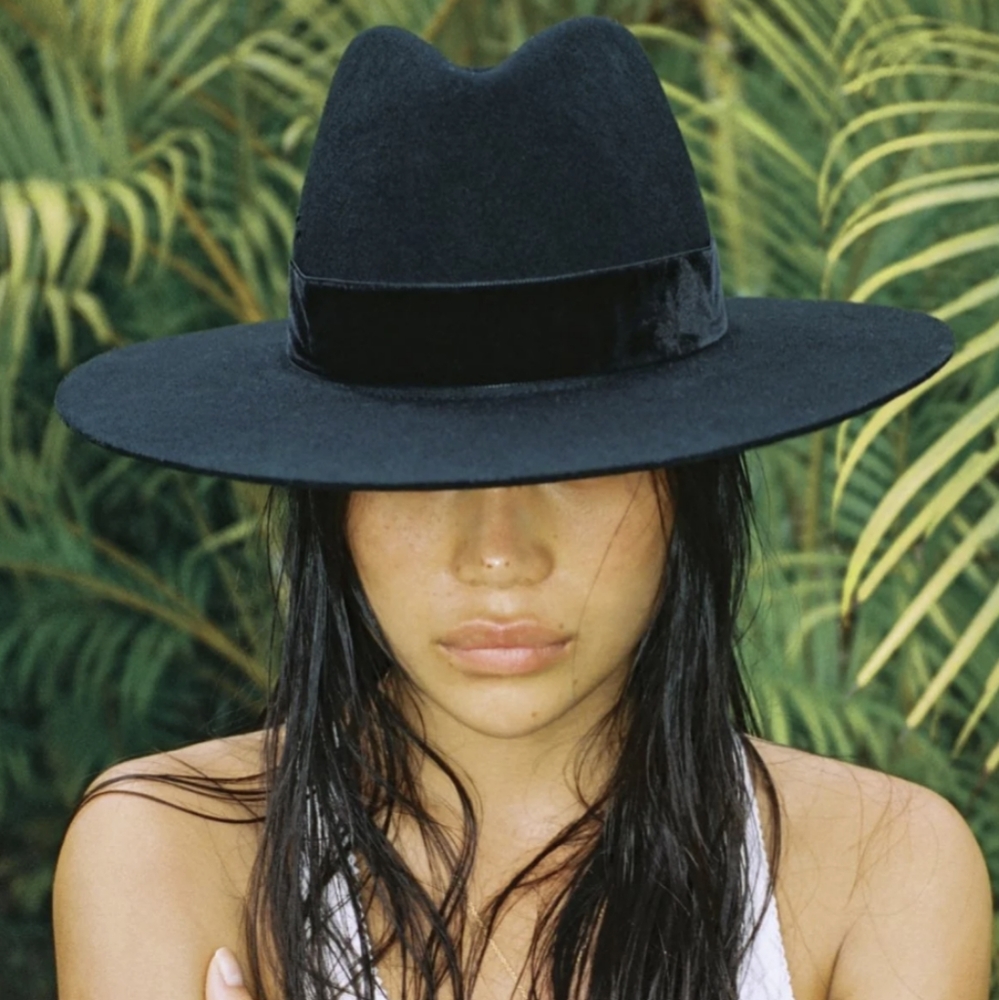 Lack of colours hat